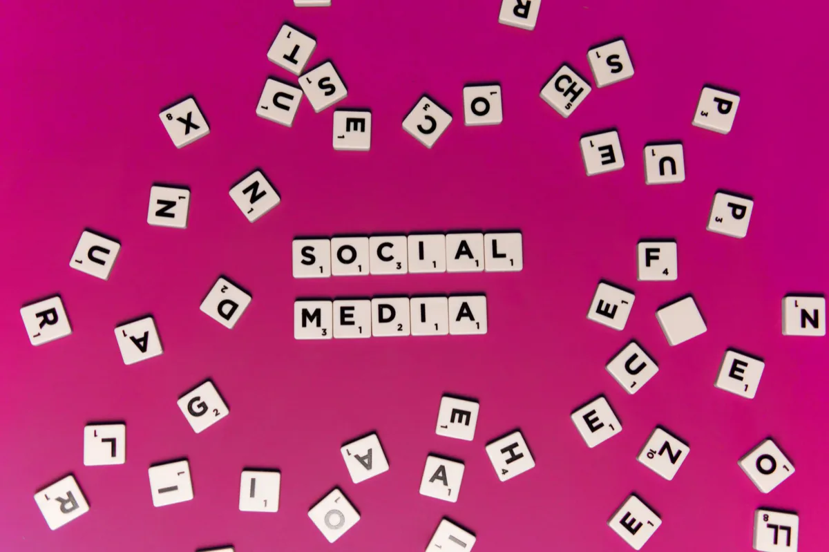 Anúncios de remarketing em redes sociais